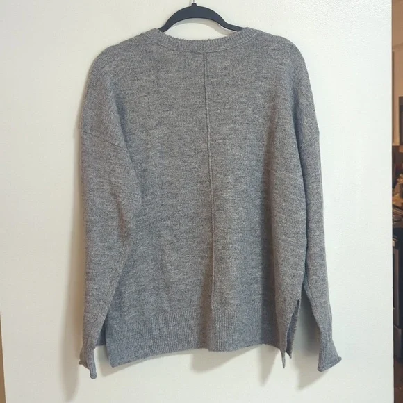 Lucky Brand Boxy Wool Blend Gray Pull Over V Neck Long Sleeve Sweater Medium - Picture 2 of 7